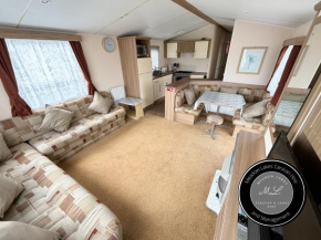 The Meadows 45 - Golden Palm- dog friendly, bed linen - Meadow Lakes Caravan & Lodge Hire